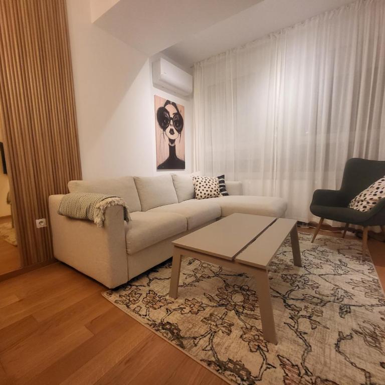Olive NOOK - Two-Bedroom Apartment with Balcony - 24