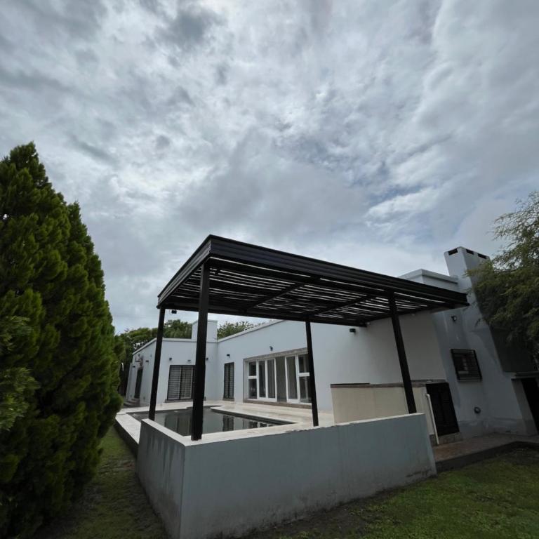 Casa sobre Ruta Nacional 9, a minutos Estadio Único - Casa de 2 dormitorios - 2