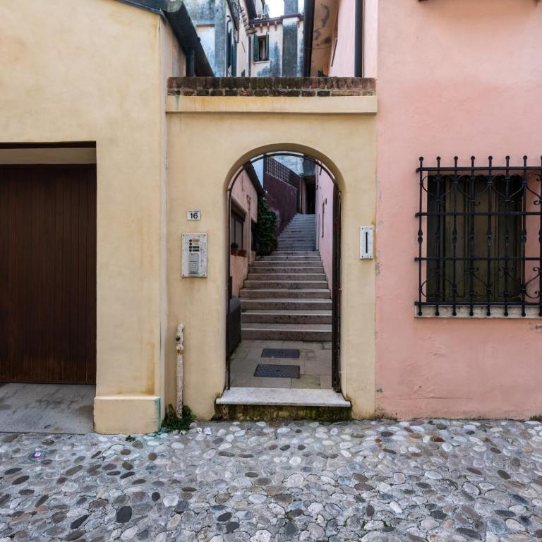 Treviso Centro, Mansarda design con travi a vista - Estudio Superior - 25