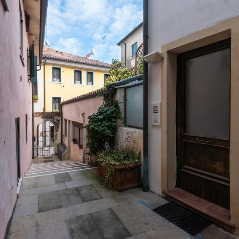 Treviso Centro, Mansarda design con travi a vista - Estudio Superior - 24