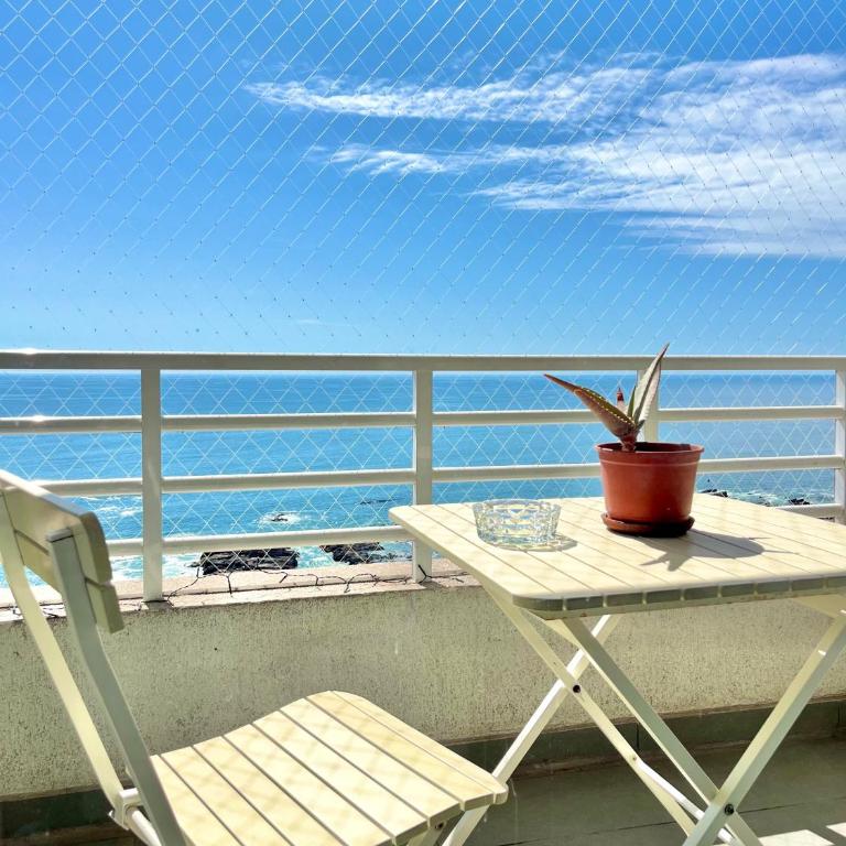Costanera Huayquique - Two-Bedroom Apartment with Sea View - 1