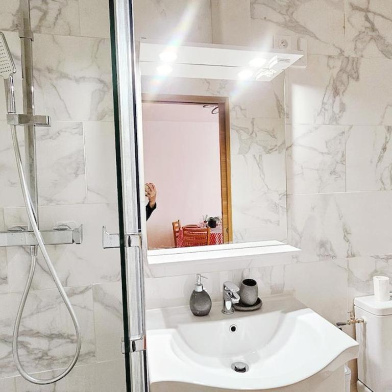 Nice apt with parking free - Appartement 2 Chambres - 8