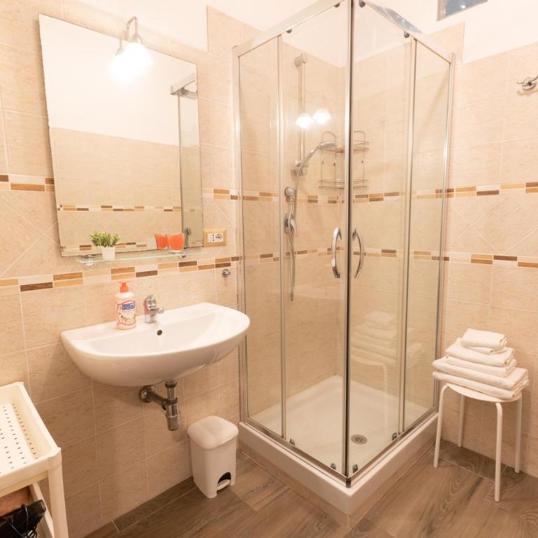 Casa Yvona - Camera Tripla con Bagno Privato Esterno - 8