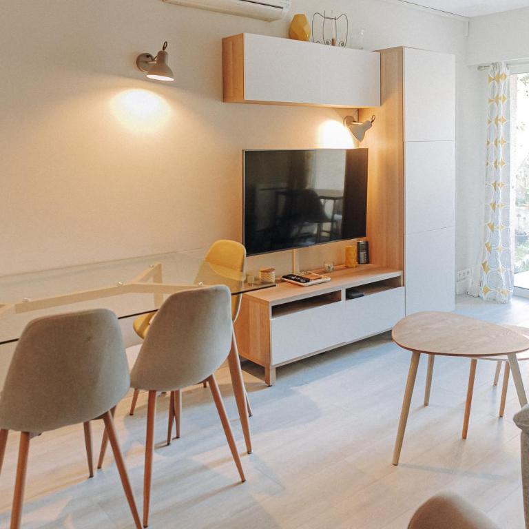 Private Garden Hideaway by the Sea - Appartement 2 Chambres avec Terrasse - 1