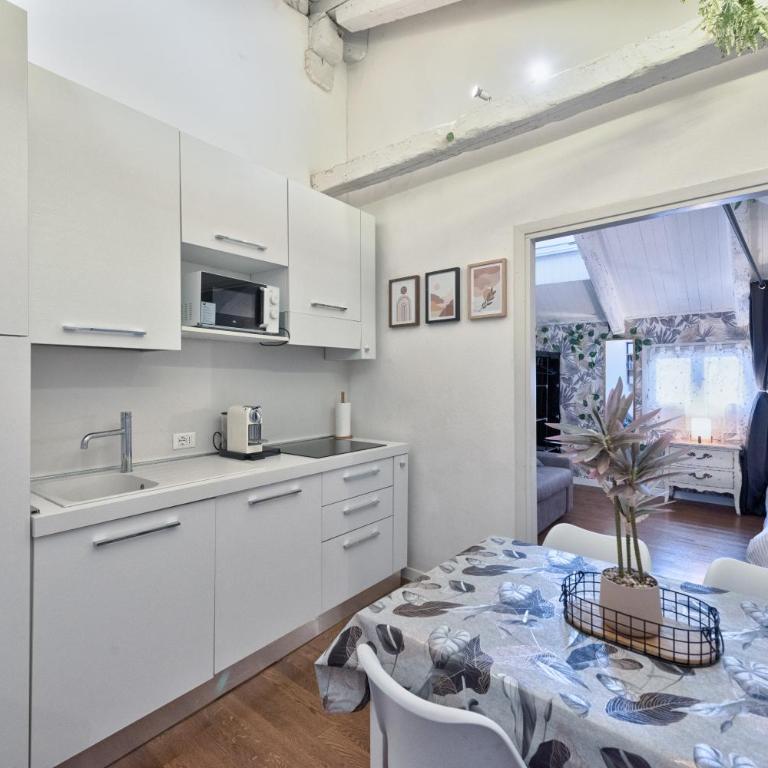 Treviso Centro, Mansarda design con travi a vista - Estudio Superior - 14