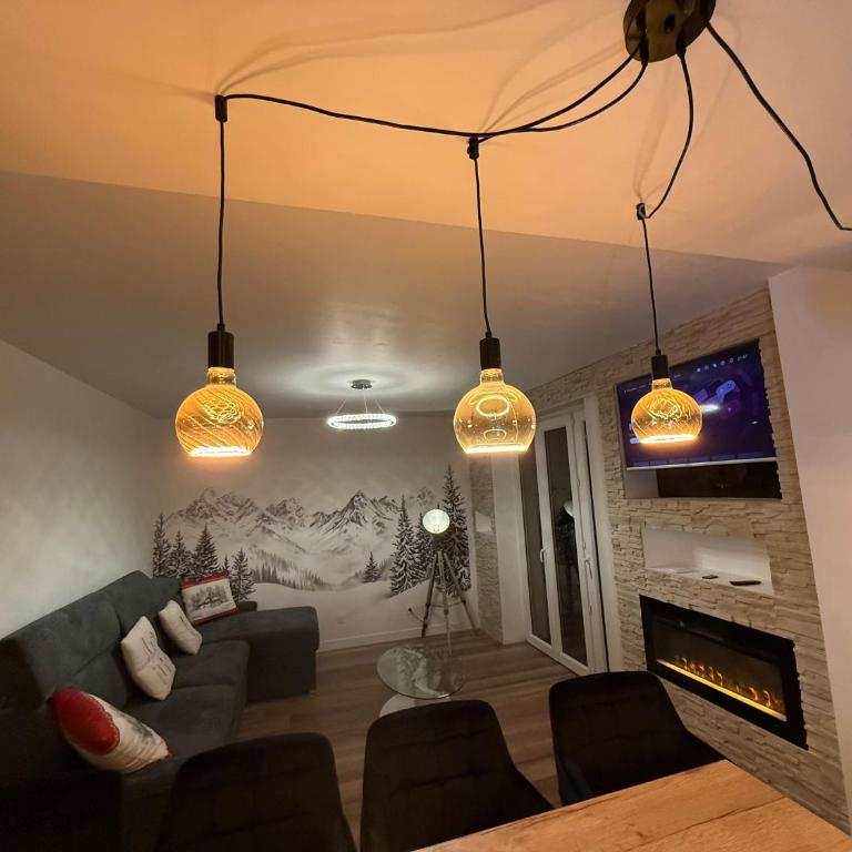 loyika , résidence avec caméra et digicode possibilité location voiture Mercedes ,garage ,climatisation ,cheminée, Netflix, petit déjeuner , repas du soir fondue, raclette , barbecue sur demande - Apartment mit 2 Schlafzimmern - 4