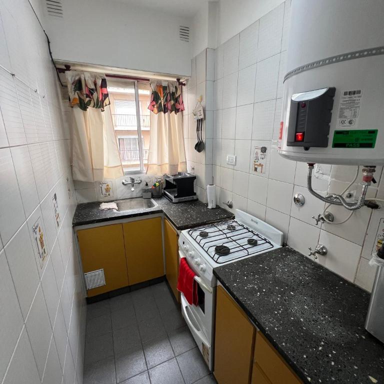 Check and Home - Belgrano II - 4 Huéspedes con Balcon a la calle - One-Bedroom Apartment with Balcony and City View - 2