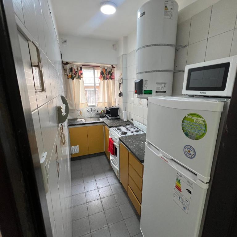 Check and Home - Belgrano II - 4 Huéspedes con Balcon a la calle - One-Bedroom Apartment with Balcony and City View - 3