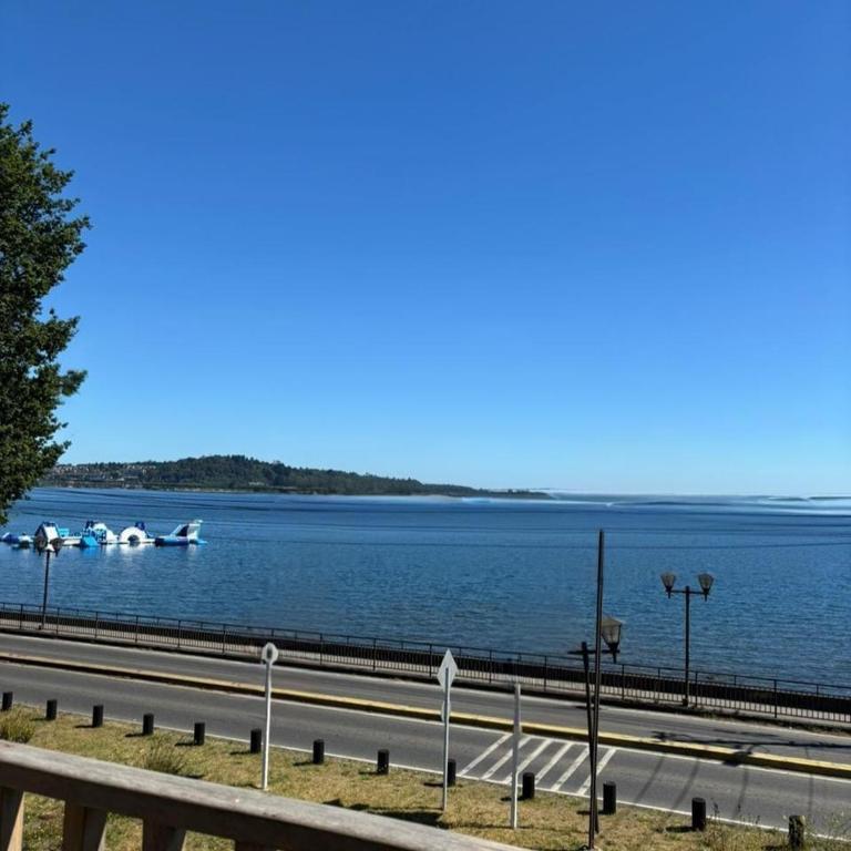 Frente al Lago en Puerto Varas - Four-Bedroom House - 4