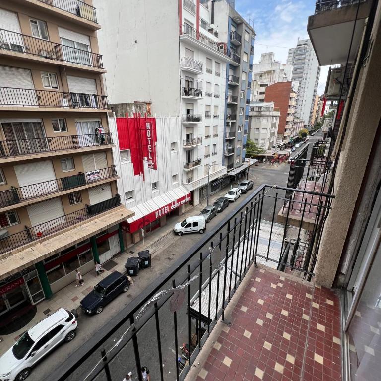 Check and Home - Belgrano II - 4 Huéspedes con Balcon a la calle - One-Bedroom Apartment with Balcony and City View - 7