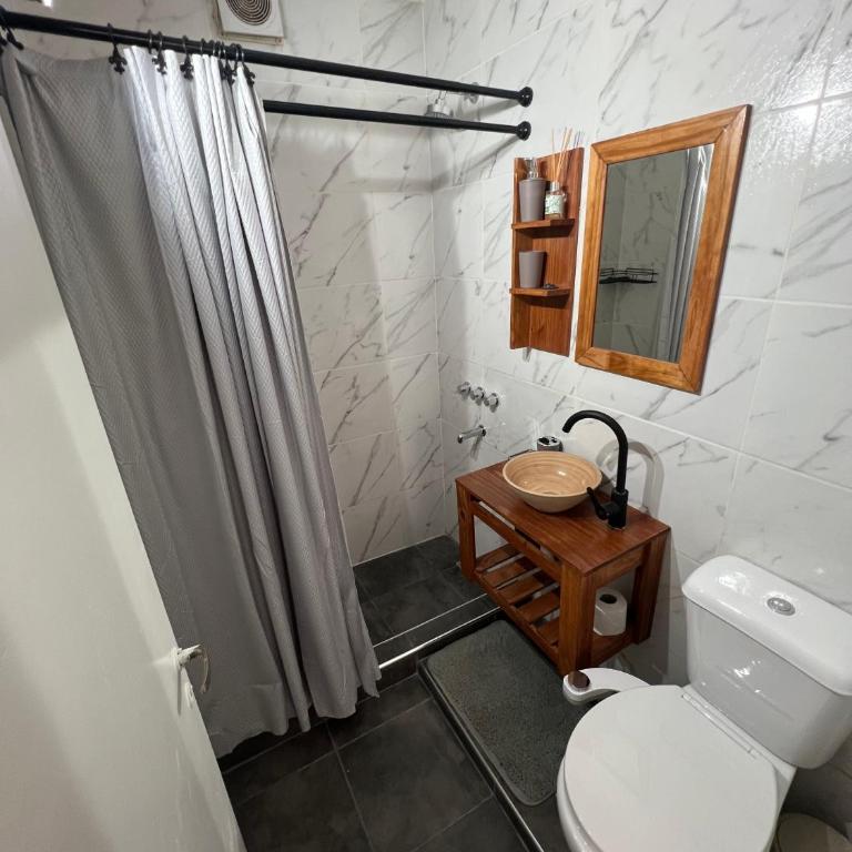 Check and Home - Belgrano II - 4 Huéspedes con Balcon a la calle - One-Bedroom Apartment with Balcony and City View - 9