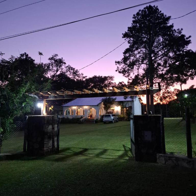 Casa colonial a metros del arroyo Piribebuy - Four-Bedroom House - 16