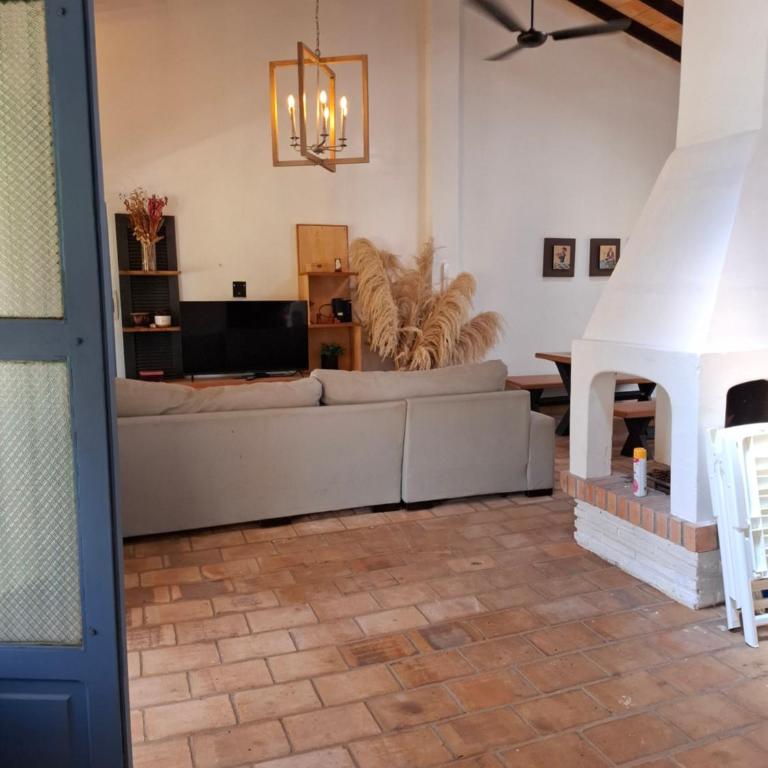 Casa colonial a metros del arroyo Piribebuy - Four-Bedroom House - 15