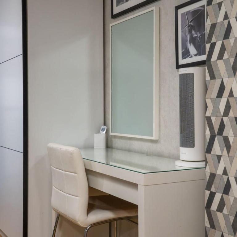 Mac Aviator City Center Two Double Bed Apartment - Apartment with Balcony - 32
