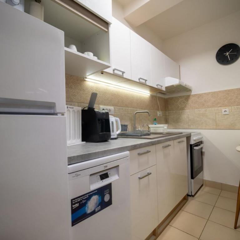 Mac Aviator City Center Two Double Bed Apartment - Apartment with Balcony - 9