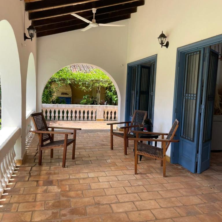 Casa colonial a metros del arroyo Piribebuy - Four-Bedroom House - 8