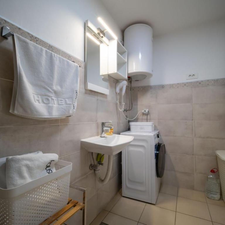 Mac Aviator City Center Two Double Bed Apartment - Apartment with Balcony - 22