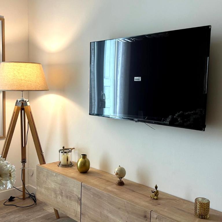 ELEGANCE Castillet - Plein Centre Proche Gare Bus et Transports - IDEAL COUPLE ou PRO - Moderne et Confort - OFFRE SPECIALE - Appartamento con 1 Camera da Letto con Vista - 14