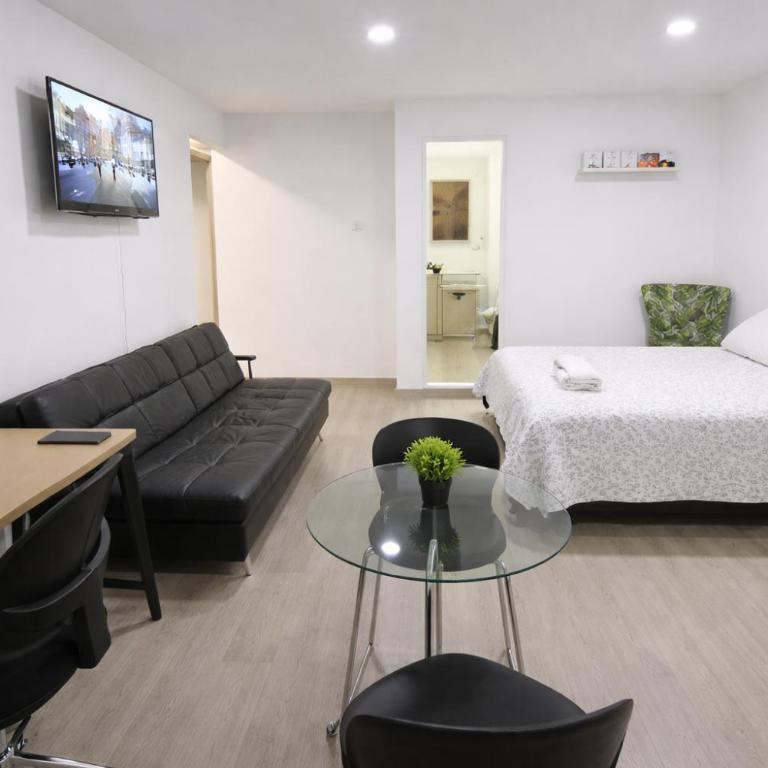 Loft con balcón y baño Laureles Belén TOP LOCATION - One-Bedroom Apartment - 4