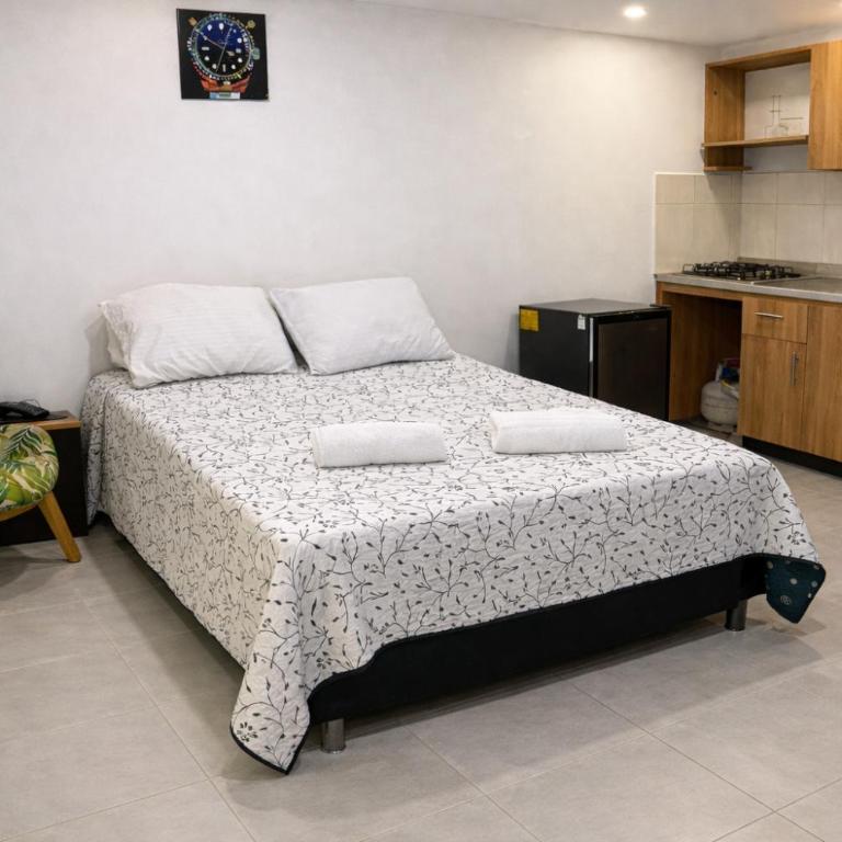 Loft con balcón y baño Laureles Belén TOP LOCATION - One-Bedroom Apartment - 8