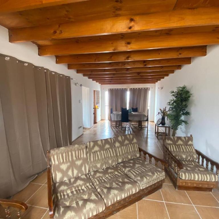 Relájate y disfruta con una hermosa vista al mar - Three-Bedroom Apartment - 11