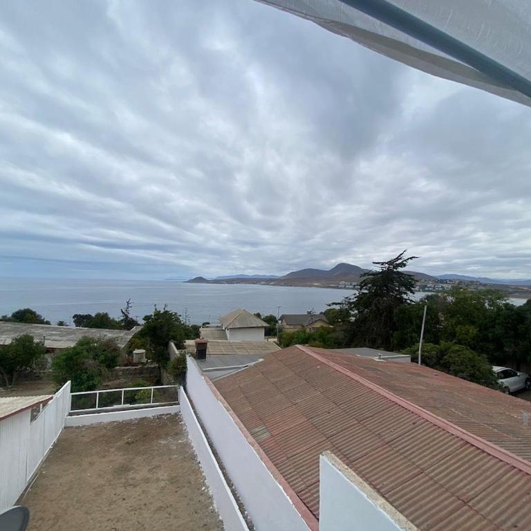 Relájate y disfruta con una hermosa vista al mar - Three-Bedroom Apartment - 15