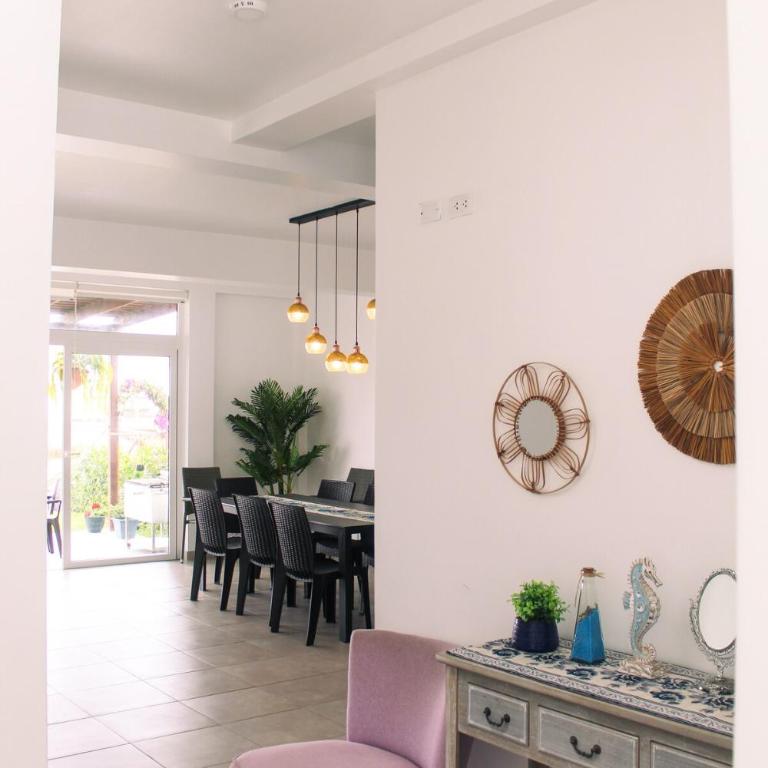 Increible casa de playa con vista al lago - Three-Bedroom House - 29