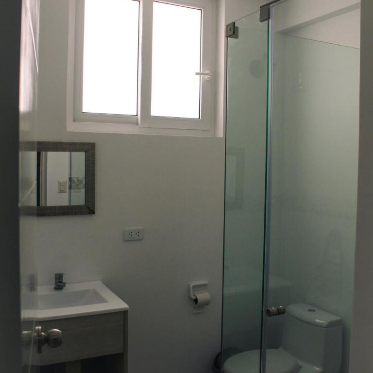 Increible casa de playa con vista al lago - Three-Bedroom House - 41