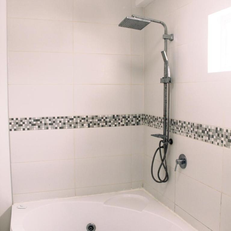 Increible casa de playa con vista al lago - Three-Bedroom House - 47