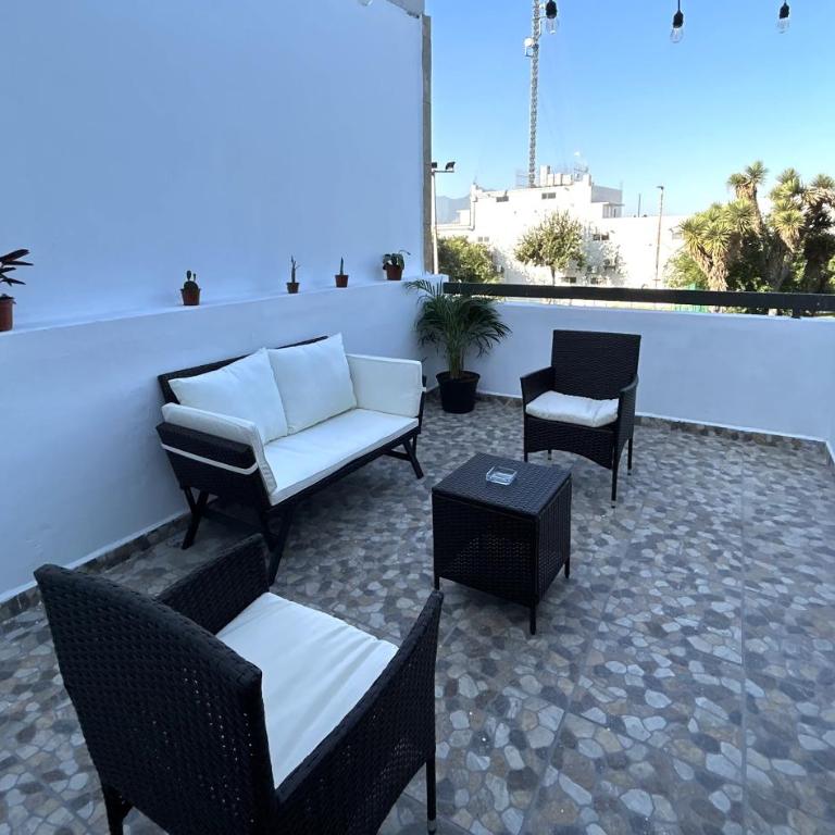 Casa completa Puerta de Hierro Grupos y Familias Totalmente equipada - Three-Bedroom House - 84