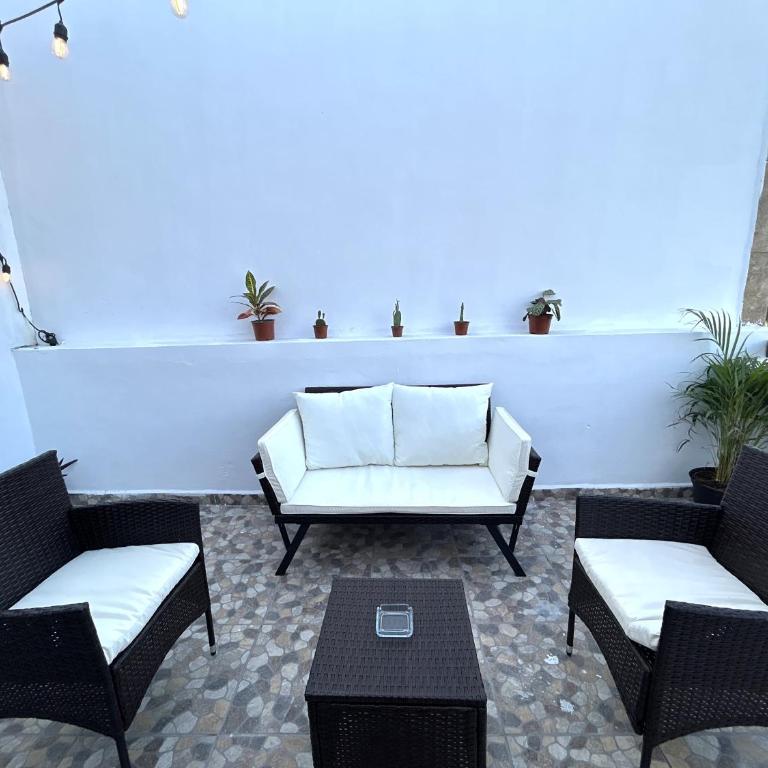 Casa completa Puerta de Hierro Grupos y Familias Totalmente equipada - Three-Bedroom House - 64