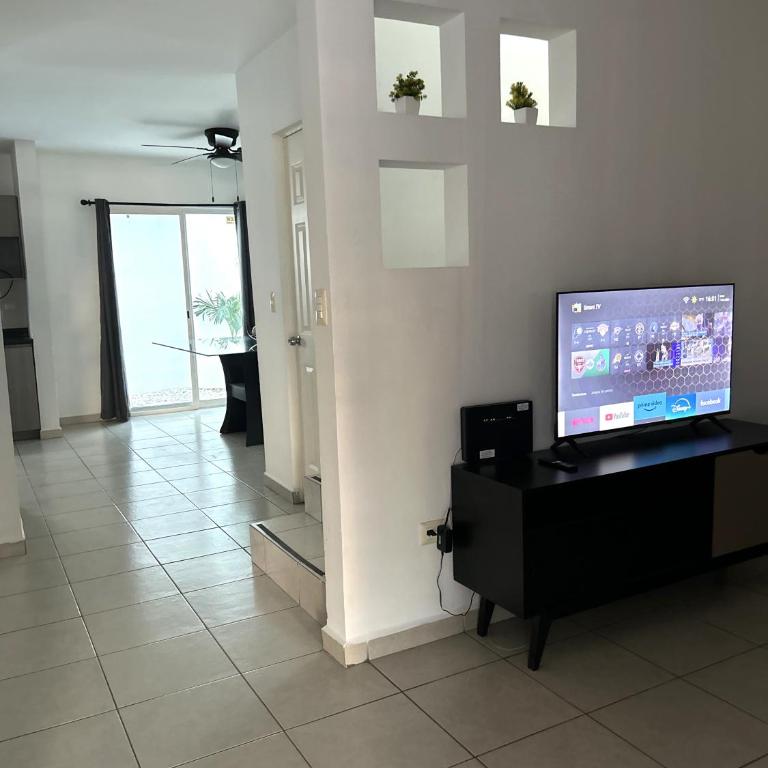 Casa completa Puerta de Hierro Grupos y Familias Totalmente equipada - Three-Bedroom House - 9