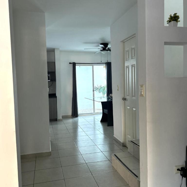 Casa completa Puerta de Hierro Grupos y Familias Totalmente equipada - Three-Bedroom House - 12