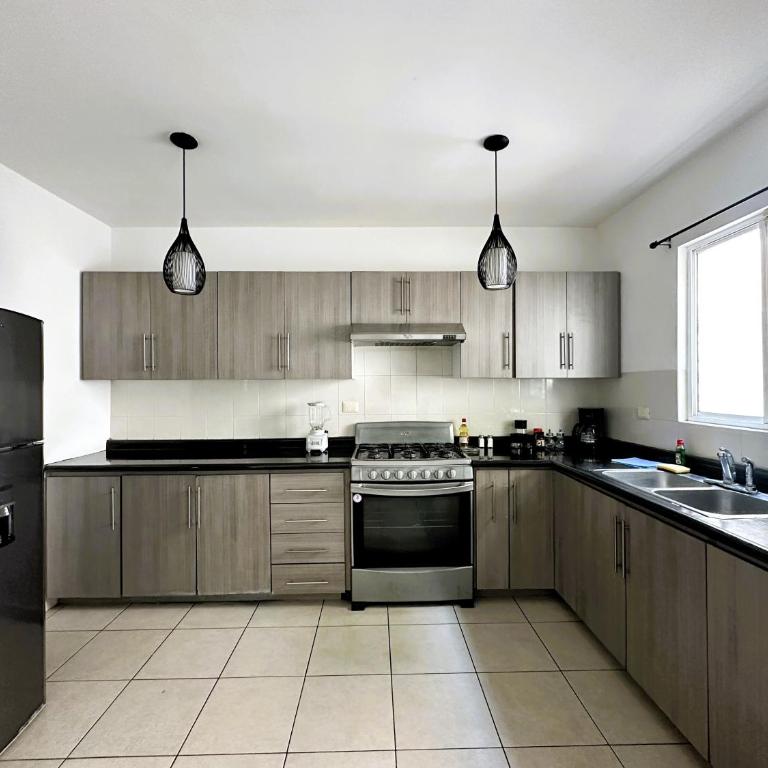 Casa completa Puerta de Hierro Grupos y Familias Totalmente equipada - Three-Bedroom House - 27