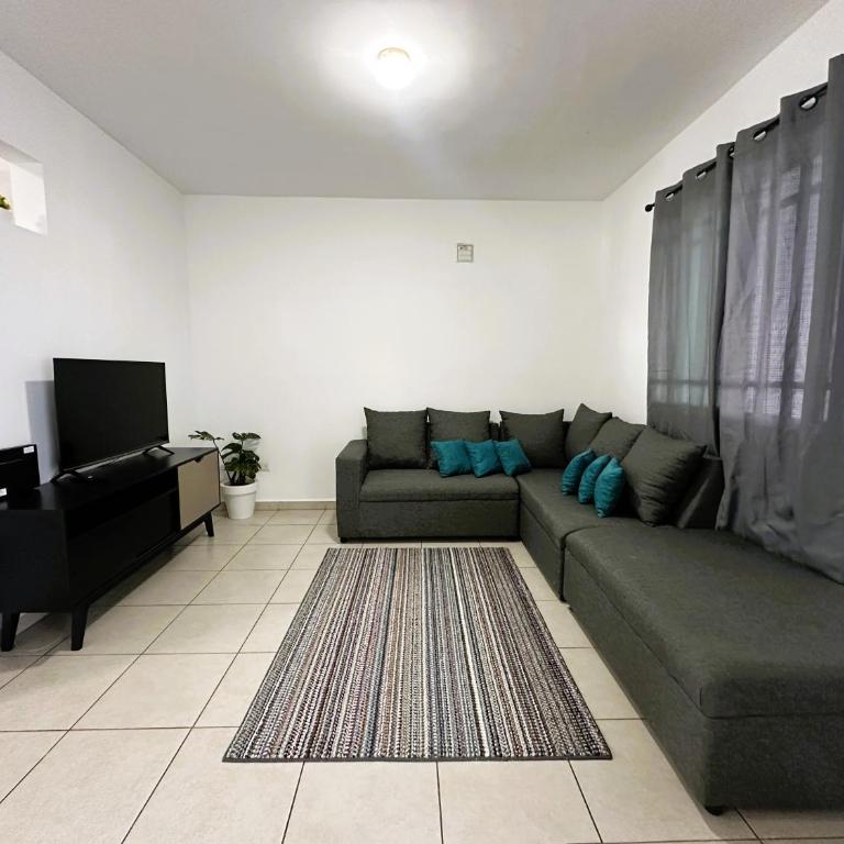 Casa completa Puerta de Hierro Grupos y Familias Totalmente equipada - Three-Bedroom House - 13