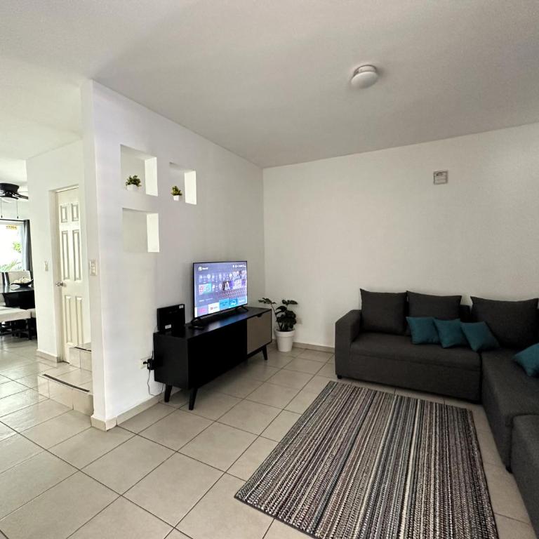 Casa completa Puerta de Hierro Grupos y Familias Totalmente equipada - Three-Bedroom House - 15