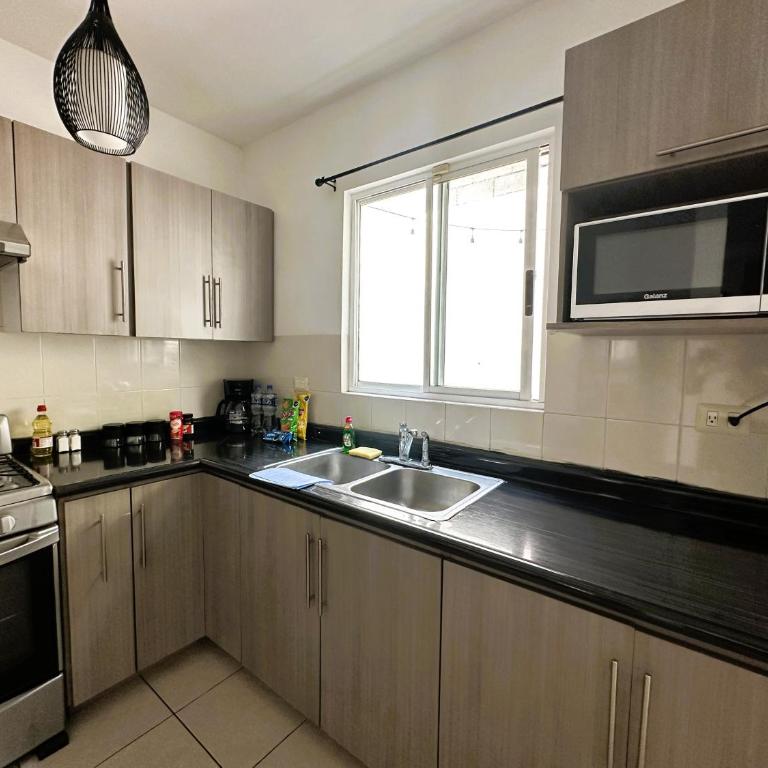 Casa completa Puerta de Hierro Grupos y Familias Totalmente equipada - Three-Bedroom House - 33