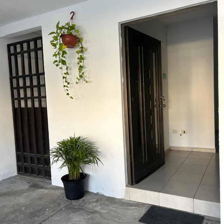 Casa completa Puerta de Hierro Grupos y Familias Totalmente equipada - Three-Bedroom House - 7