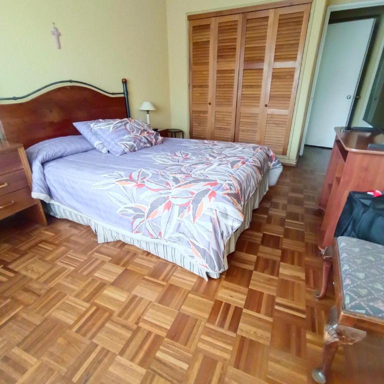 Departamento en San Martin y cerca del Casino - Three-Bedroom Apartment - 2