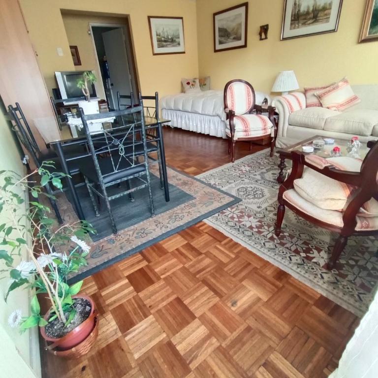 Departamento en San Martin y cerca del Casino - Three-Bedroom Apartment - 5