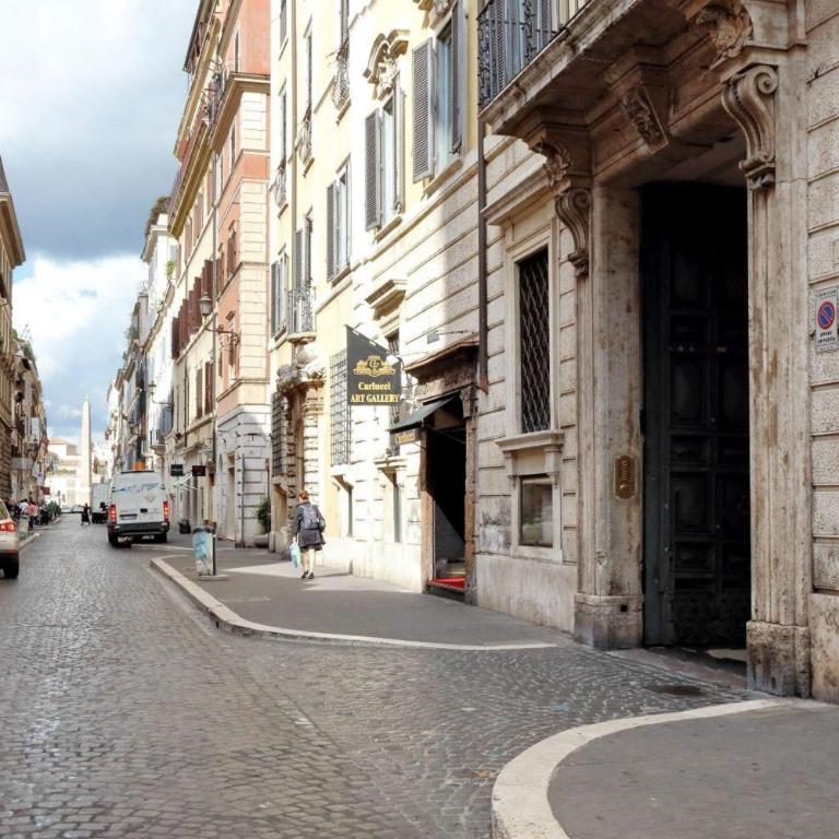 Easydomus Rome - Deluxe Three-Bedroom Apartment - Address: Via del Babuino 51 - 3
