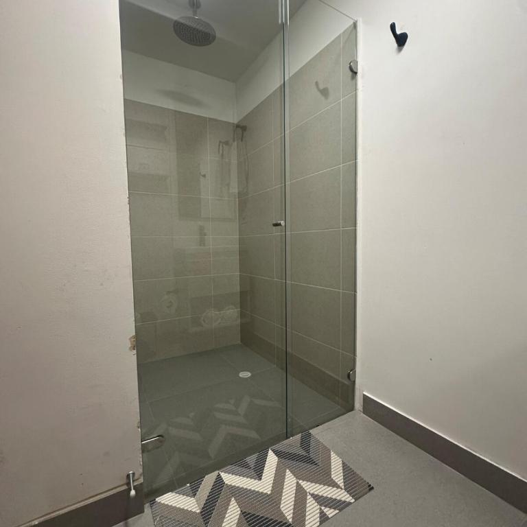 Elegant 1-Bedroom Apartment with Coworking Space - Apartamento de 1 dormitorio - 21