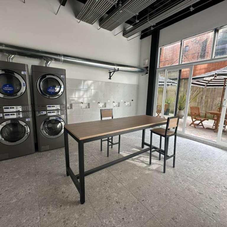 Elegant 1-Bedroom Apartment with Coworking Space - Apartamento de 1 dormitorio - 28