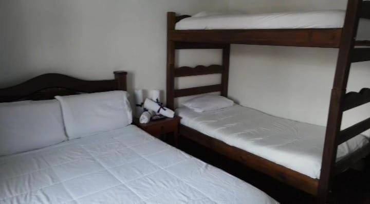 Hostal Rana - Classic Quadruple Room - 2