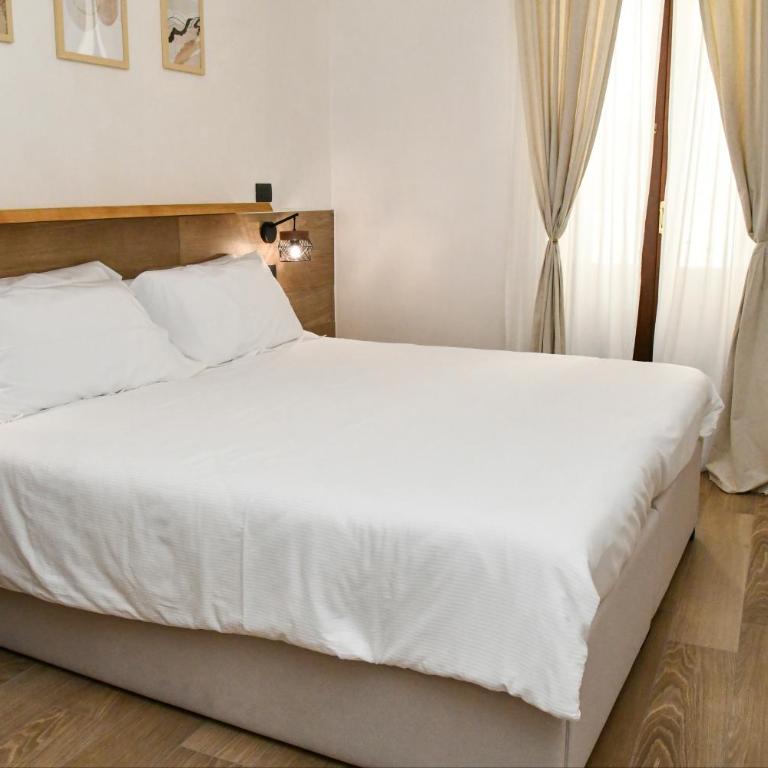Hasu Rental Rooms - Camera Matrimoniale con Balcone - 40