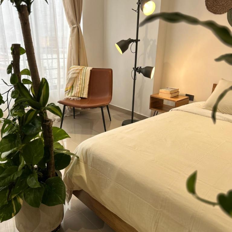 Boho Green Apartment - Studio Apartment with Balcony - 3