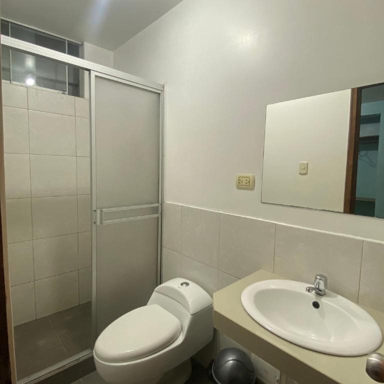 Hotel Villa Santa Ana - Habitación Individual con baño privado - 4