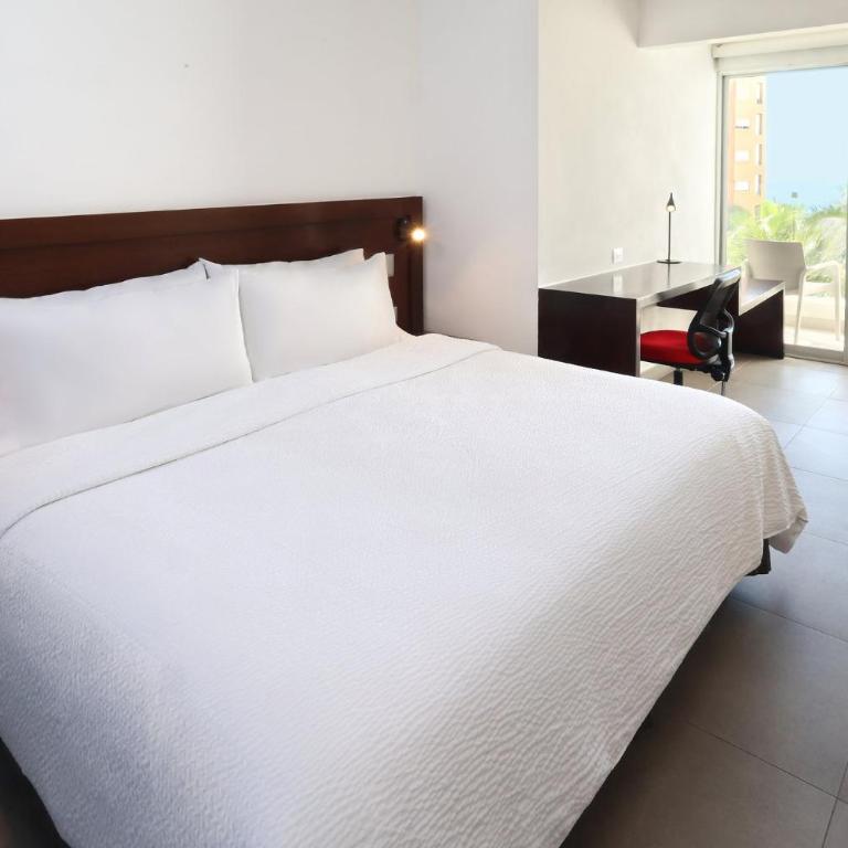 Garner Hotel Mazatlan Beach by IHG - Habitación Doble Estándar con vistas al océano - 1 cama grande - 1