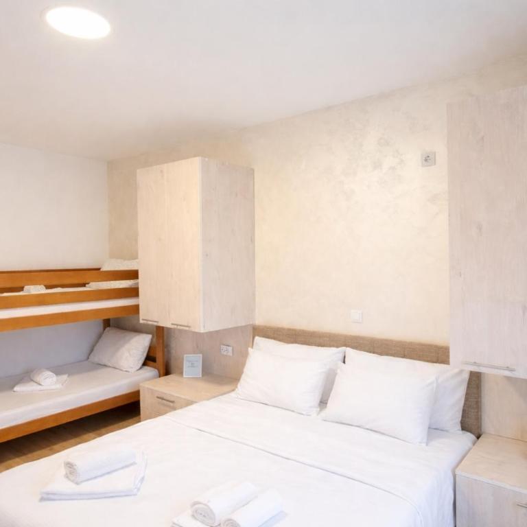 Tomm - Porodična Soba sa Terasom - 1