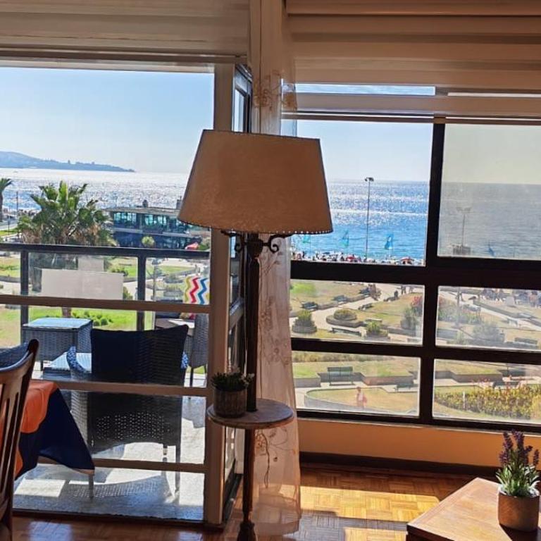 VIÑA Maravillosa VISTA plena Av San Martín y Av Perú - frente Playa Acapulco - Three-Bedroom Apartment with Sea View - 1